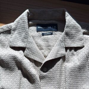 Abercrombie & Fitch Textured Cream Shirt (cropped)